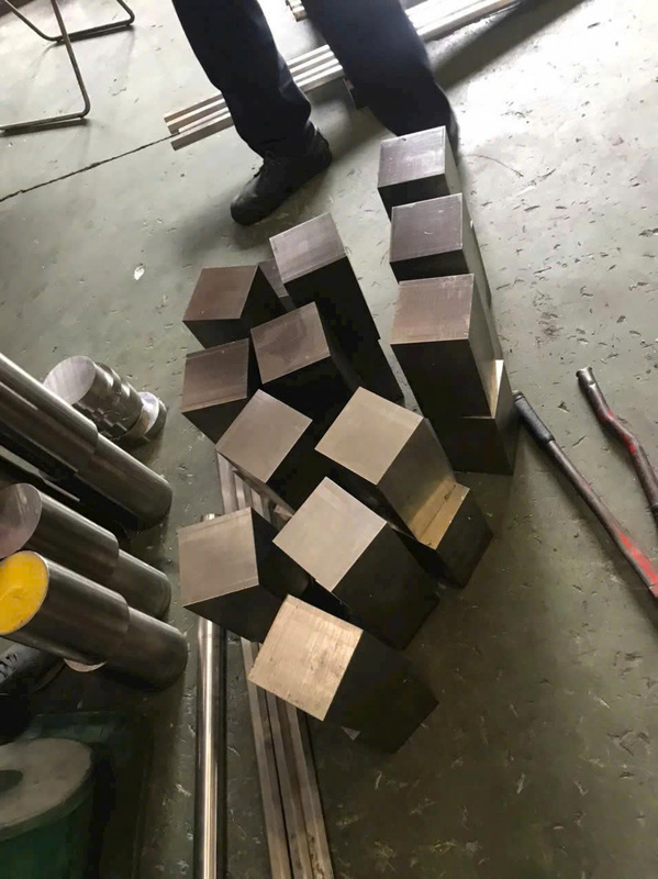 Gia công thanh inox vuông đặc